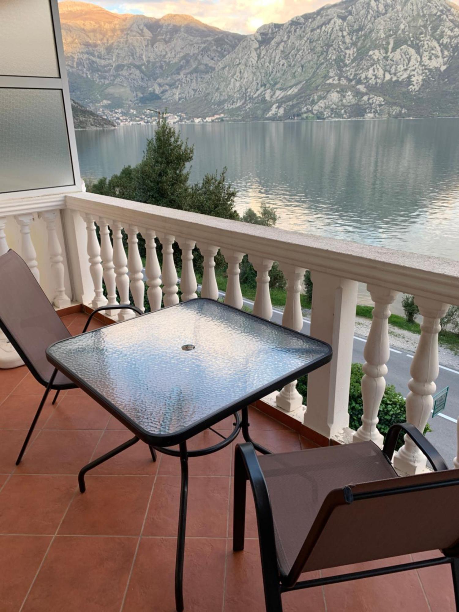 Apartments Villa Radonic Donji Morinj Εξωτερικό φωτογραφία