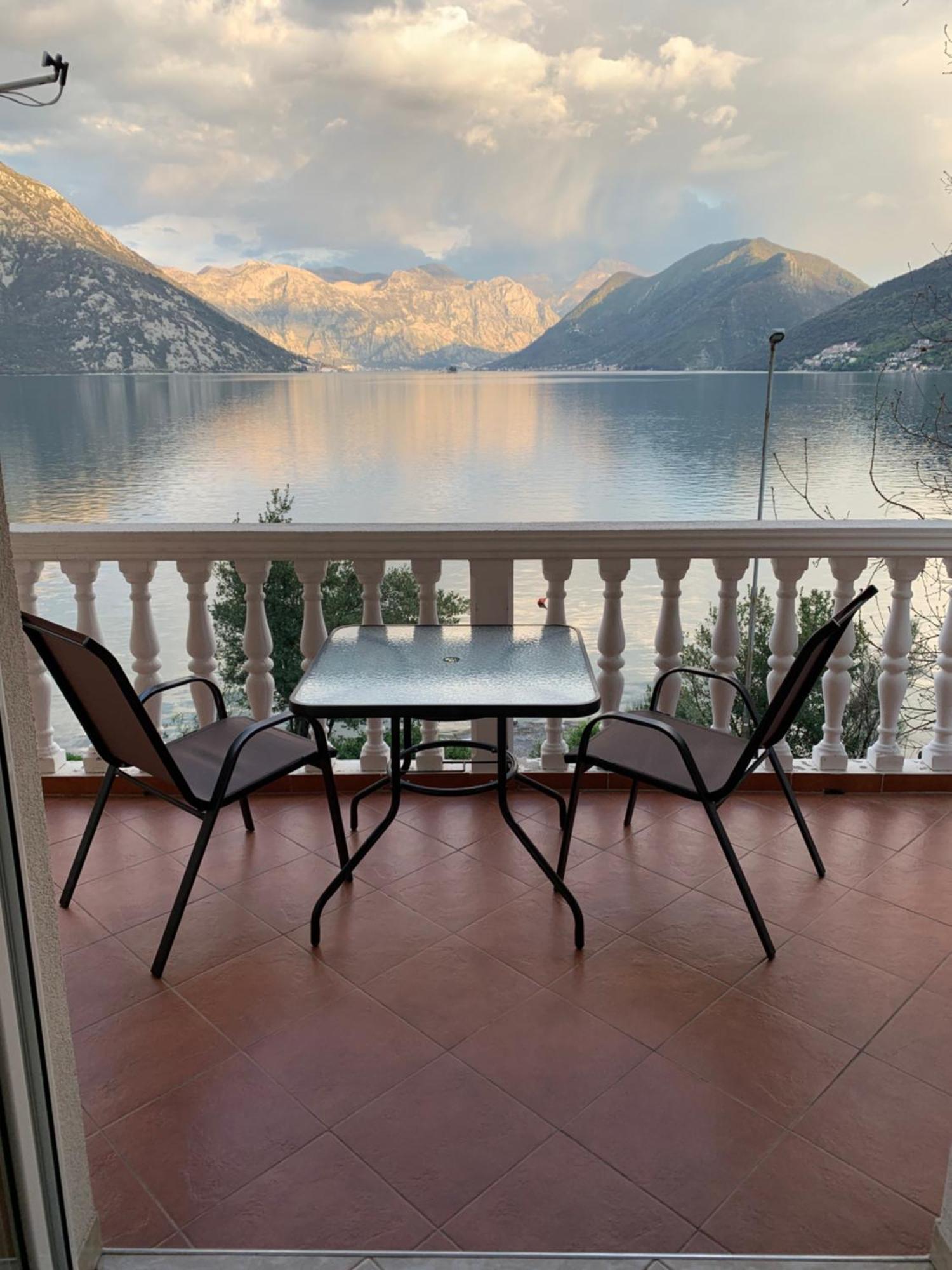 Apartments Villa Radonic Donji Morinj Εξωτερικό φωτογραφία