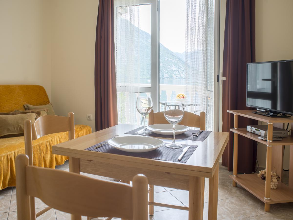 Apartments Villa Radonic Donji Morinj Εξωτερικό φωτογραφία